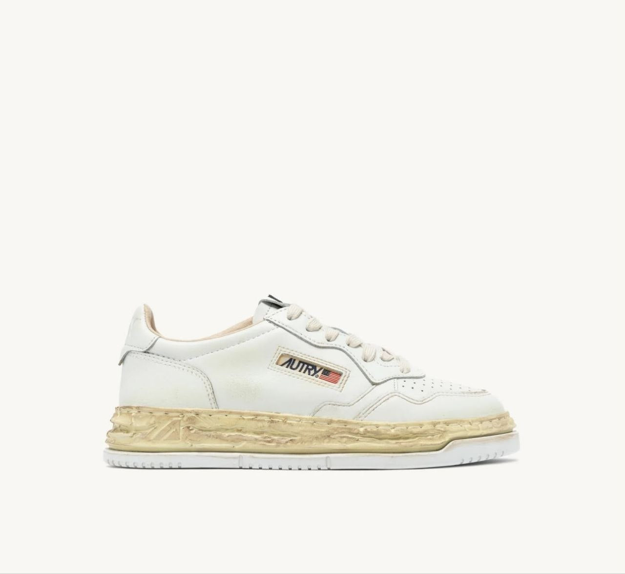 AUTRY Medalist Low Aged – White Beige