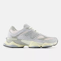 New Balance 9060 — Grigio Chiaro / Crema