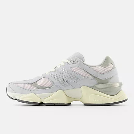 New Balance 9060 — Grigio Chiaro / Crema