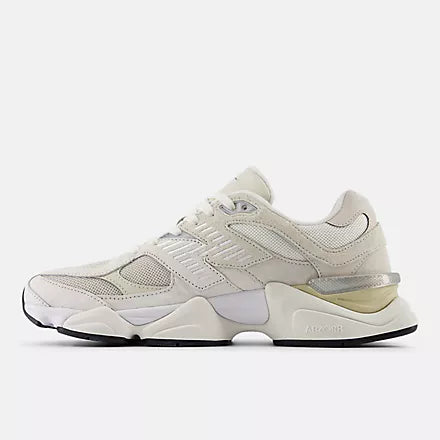 New Balance 9060 — Sea Salt (Bianco/Crema)